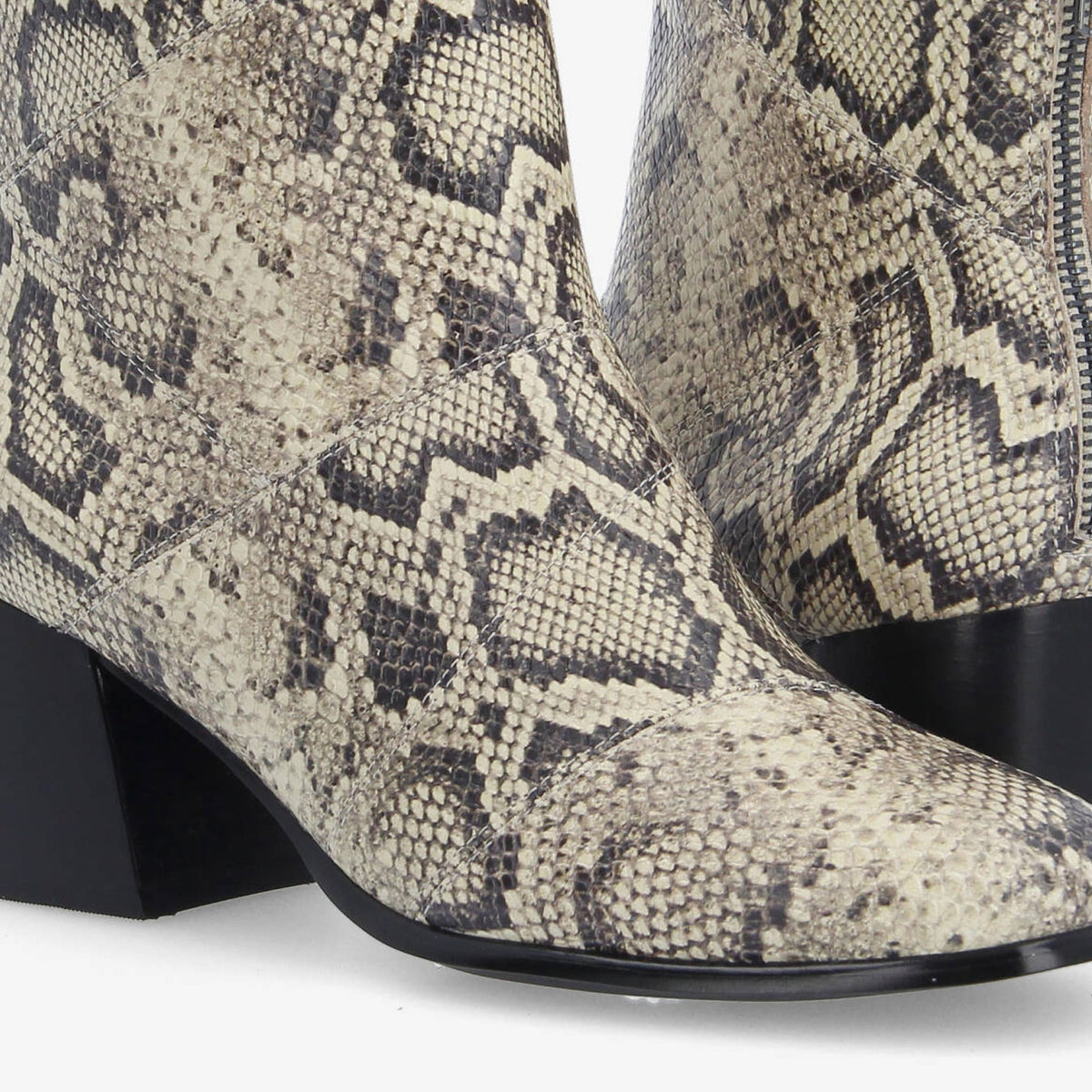 Skara Patch Boots - Beige